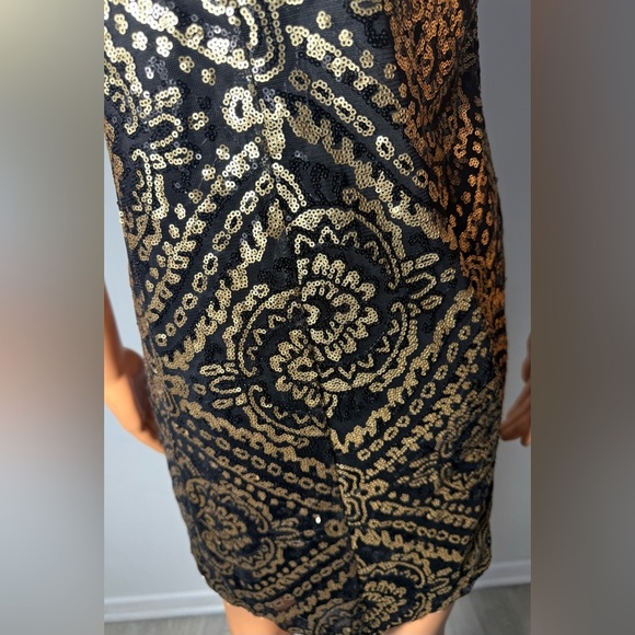 Elegant Black and Gold Patterned Halter Dress - Picture 3 of 8